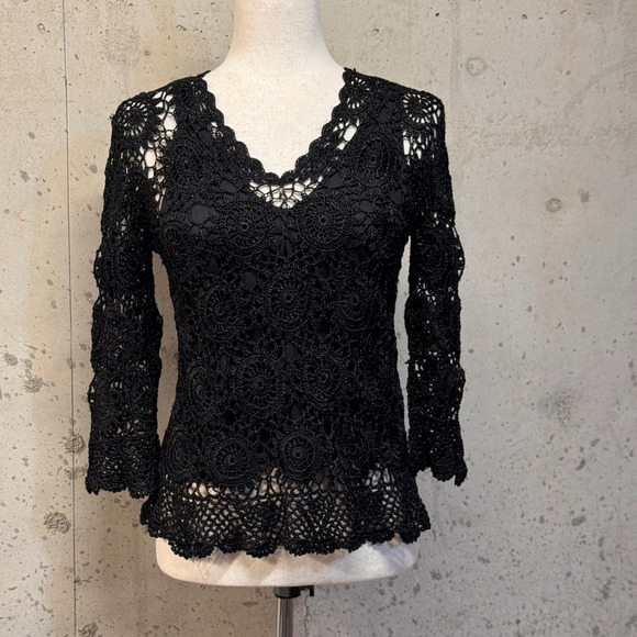 Tops - Unbranded Crochet Floral V-Neck Top Womens M Black Whimsigoth Goth Romantic 570